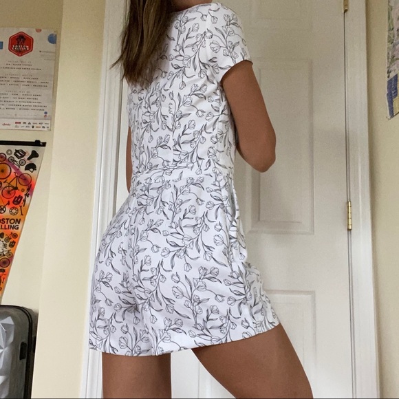 VINTAGE FLORAL ROMPER 🐚 - Picture 2 of 3